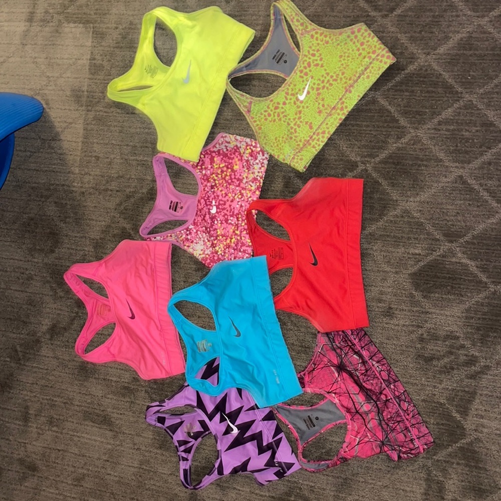 Nike sports bras size Small